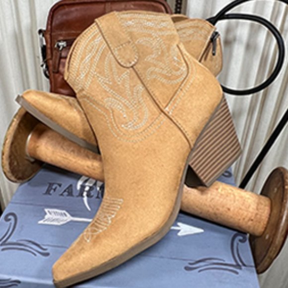 Indigo Shoes - NWOT Indigo Tan Suede Ankle Western Cowboy Boots